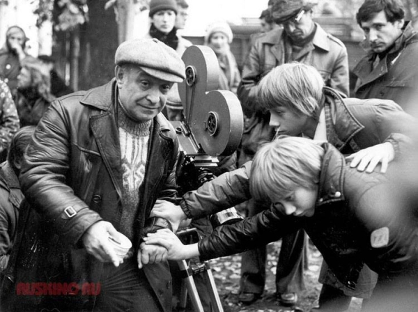 Рола́н Анто́нович Бы́ков родился 12 октября 1929 года.

Больше..3