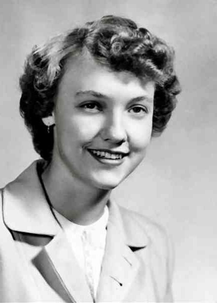 Розмари Кеннеди - дочь, мешавшая карьере сына. 

Розмари Кеннеди –..0