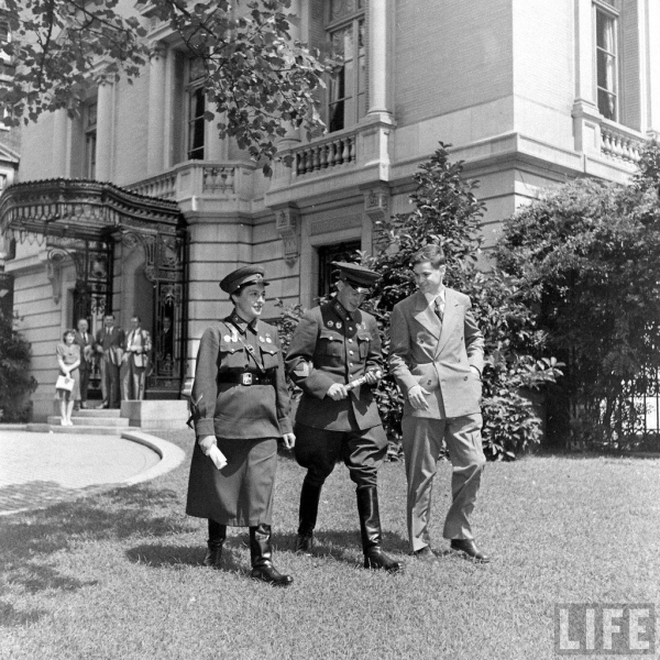 Советский снайпер Людмила Павличенко во время своего визита в..0