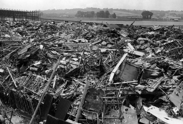 Свалка частей немецких самолетов, сбитых над Великобританией с..0