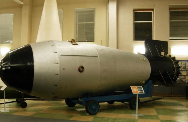 23 ноября 1953 года 
в СССР взорвана водородная бомба «РДС-37»,..0