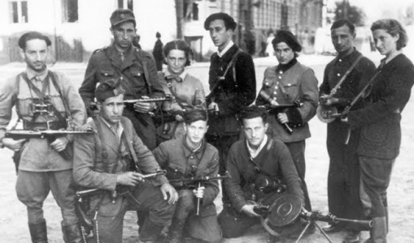 Абба Ковнер и еврейские партизаны, Вильнюс, 1944 год.

Абба Ковнер..0