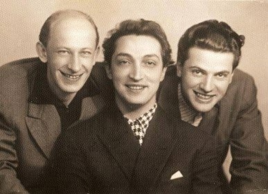 Евгений Евстигнеев, Михаил Козаков и Александр Ширвиндт.

Больше..0