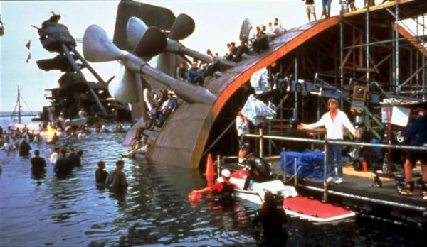 Фотографии со съёмочных площадок известных фильмов.

Больше..9