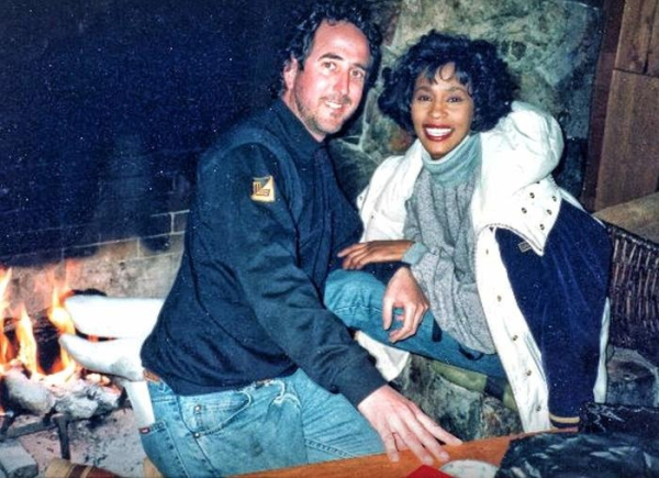 Фотографии со съёмочных площадок известных фильмов.

Больше..5