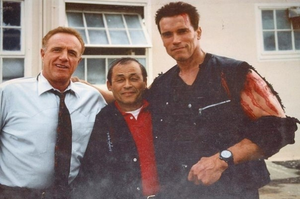 Фотографии со съёмочных площадок известных фильмов.

Больше..6