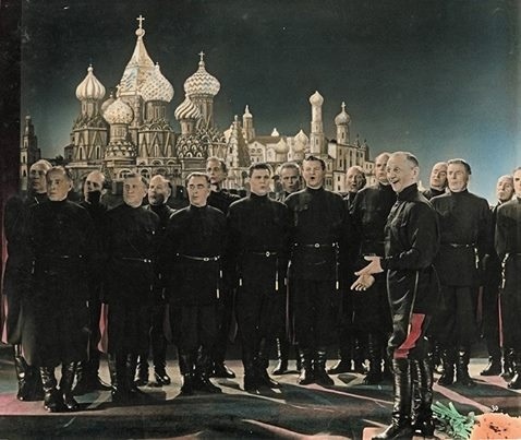 Хор Донских казаков под управлением Сергея Жарова основан в 1921 в..0