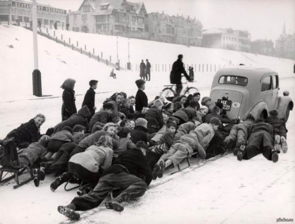 Как правильно кататься на санках. Голландия. 1930-е.

Больше..0