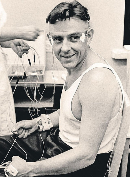 Лётчик-космонавт Владимир Комаров погиб 24 апреля 1967 г. при..0