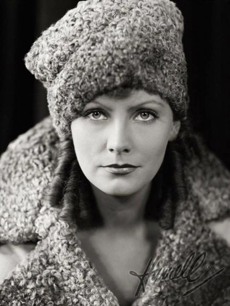 Нет. это не Анка Пулемётчица, это Грета Гарбо. 1930.. 
By George..0