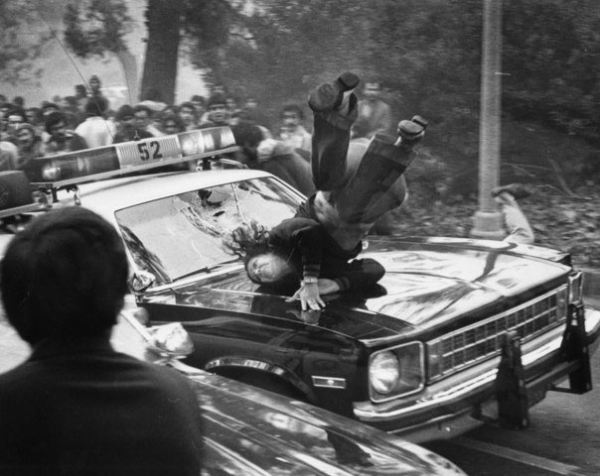 Полиция разгоняет участников акции протеста, США, 2 января 1979..0
