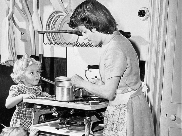 Портрет идеальной, эталонной домохозяйки. Великобритания...0