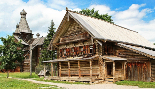 Русская изба...

Итак, снаружи, Русская изба высока, велика, окна её..1