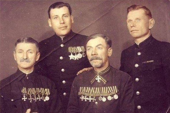 Солдаты Русской императорской армии с сыновьями, солдатами..0