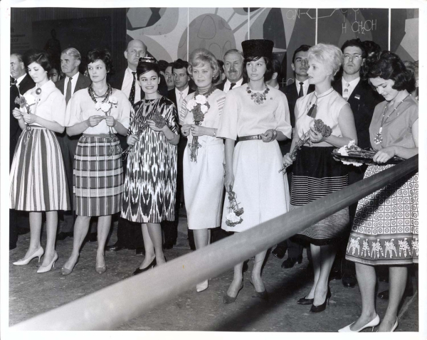 Советские манекенщицы в Лондоне и Париже, 1961 год.

Больше..1