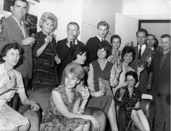 Советские манекенщицы в Лондоне и Париже, 1961 год.

Больше..3