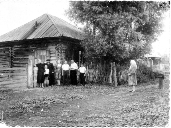 Старообрядческая семья Панкратовых в селе Тургусун, Алтай, 1954..0