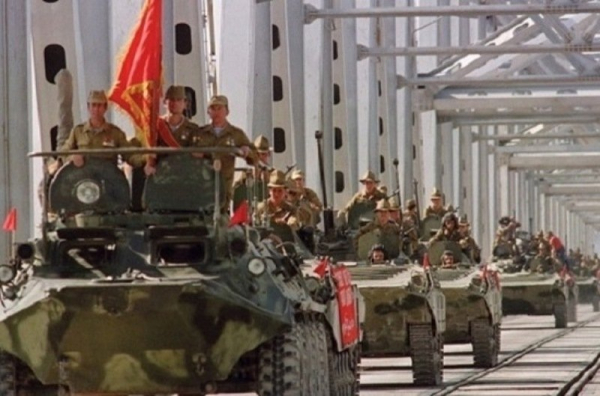 15.02.1989 завершился вывод войск СССР из Афганистана  (начат 15 мая..0