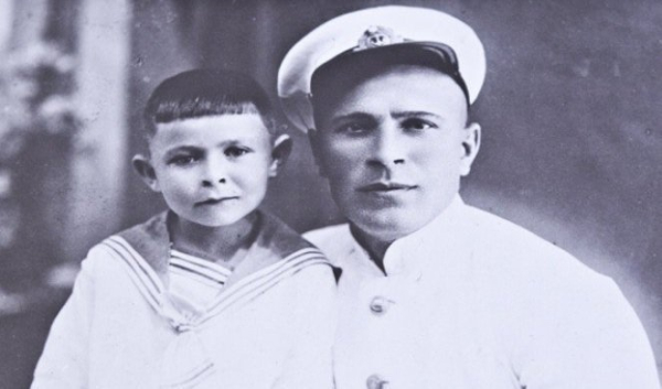 5 ноября 1941 г. под Севастополем капитан Хрусталев направил свой..0