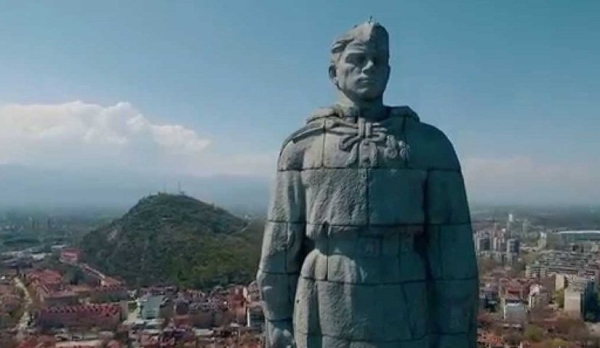 Алеша. 5 ноября 1957 в болгарском Пловдиве открыт памятник..0