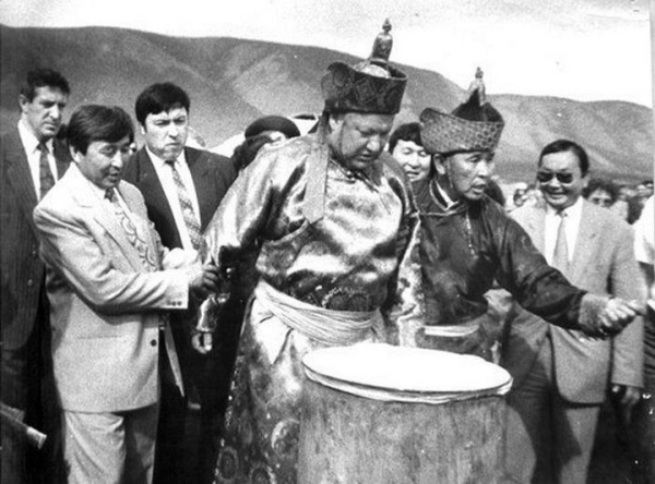 Борис Ельцин в Туве. 1994 г.

..0
