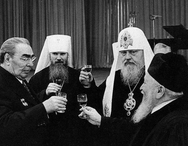 Брежнев в компании патриарха Пимена, будущего патриарха Алексия..0