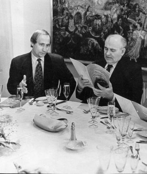Будущий президент России Владимир Путин и бывший президент СССР..0