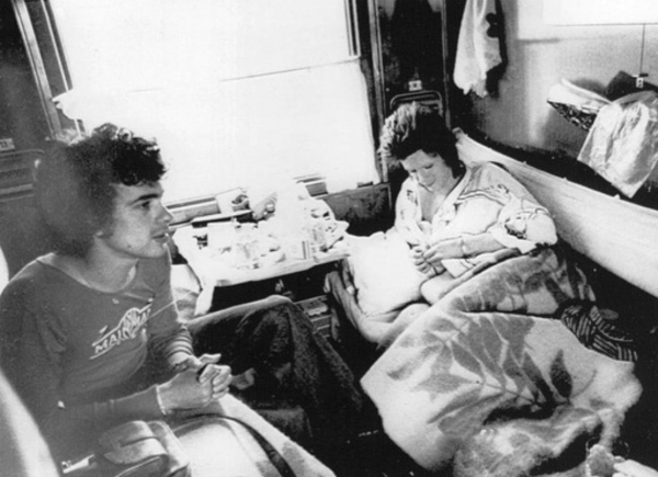 Дэвид Боуи во время путешествия по Транссибу, 1973 год.

Больше..3