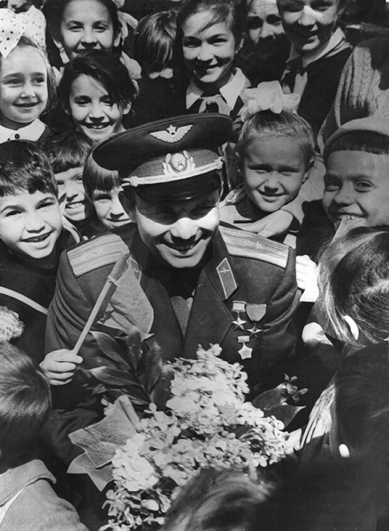 Юрий Гагарин в Казани, август 1961 года

..0