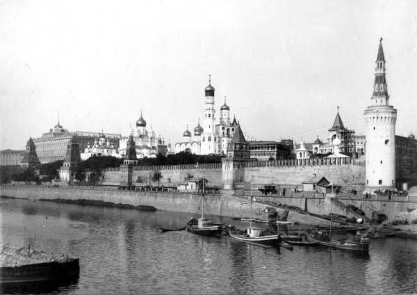 Москва, вид на Кремль. 1890

..0