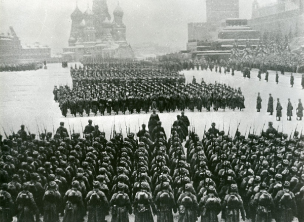Парад на Красной площади 7 ноября 1941 года

Больше исторических..0