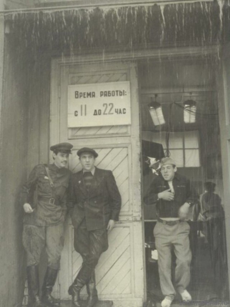 Перерыв на съемках фильма «Место встречи изменить нельзя», 1978..0
