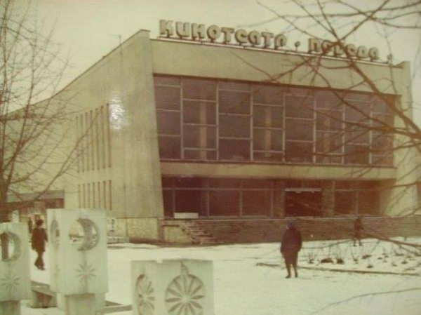По всему Союзу был такой проект кинотеатра. У кого был такой в..0