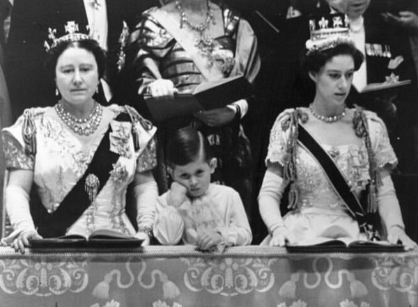 Принц Чарльз на коронации матери, королевы Елизаветы II, 2 июня 1953..0