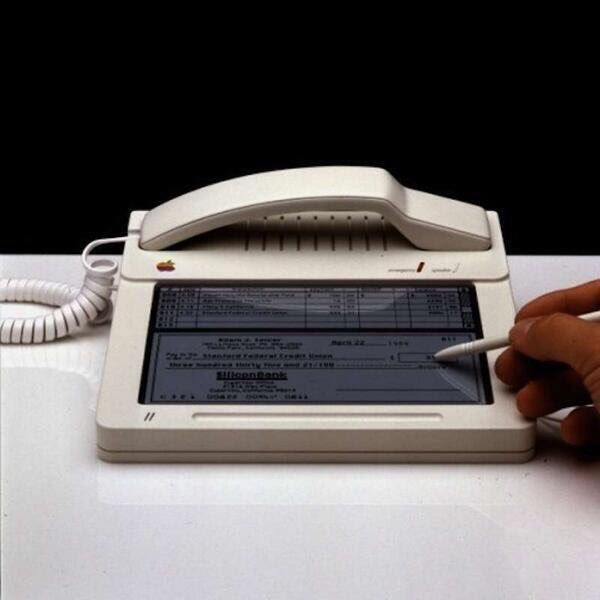 Прототип телефона Apple с сенсорным экраном, 1983 год.

Больше..0
