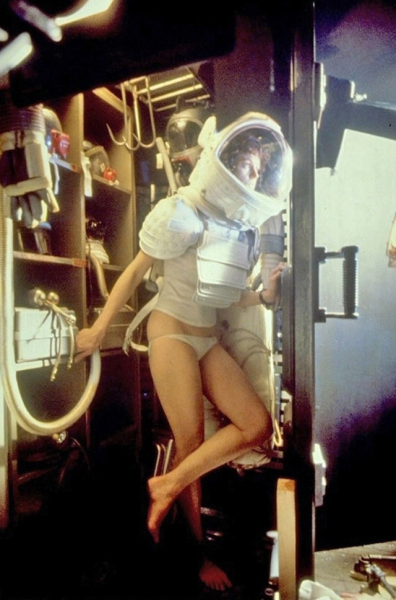 Сигурни Уивер на съемках фильма «Чужой», 1978 год.

Больше..0