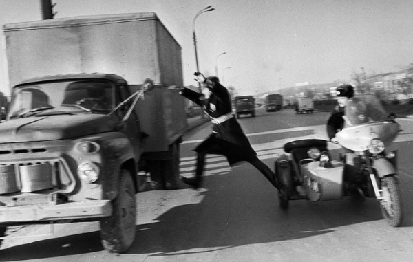 Старшина милиции Бурчу останавливает угнанную машину, СССР, 1988..0