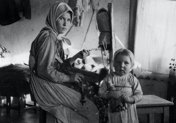 В доме старообрядцев. Деревня Романовка. Маньчжурия. Конец 1930-х -..0
