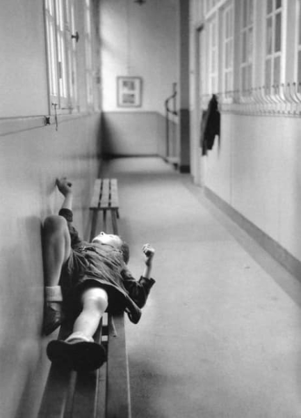 Выгнали с урока. 1956. 
By Robert Doisneau,

..0