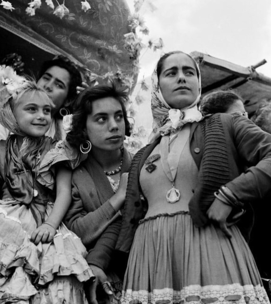 Жизнь испанских цыган, 1960-е, фото — Жак Леонар

Больше..7