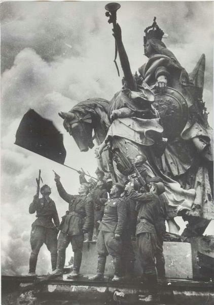Знамя Победы над Рейхстагом, май 1945 года.

Больше исторических..0