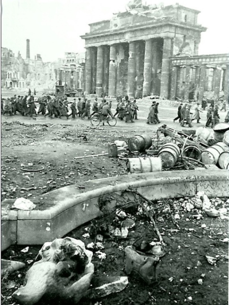 Берлин, 1945 год.

 https://historyfact.ru/
Мы в ТГ..3
