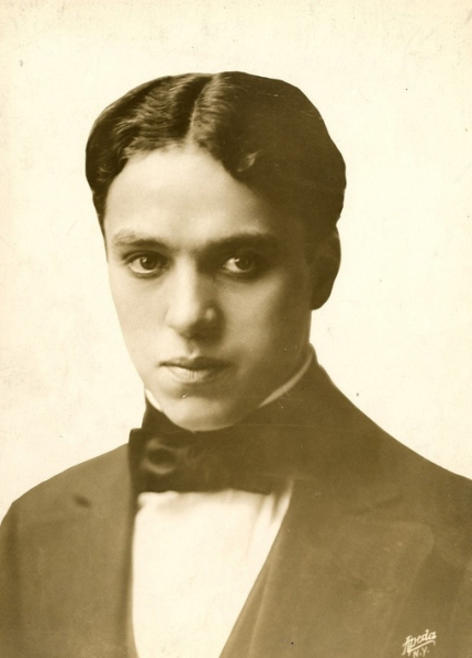 Чарли Чаплин, 1912 год.

 https://historyfact.ru/
Мы в..0