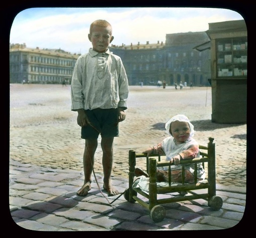 Детишки. Исаакиевская площадь. Ленинград. 1932 г.
Больше..0