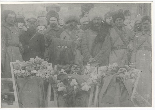До середины XX века была традиция фотографироваться у гроба с..8