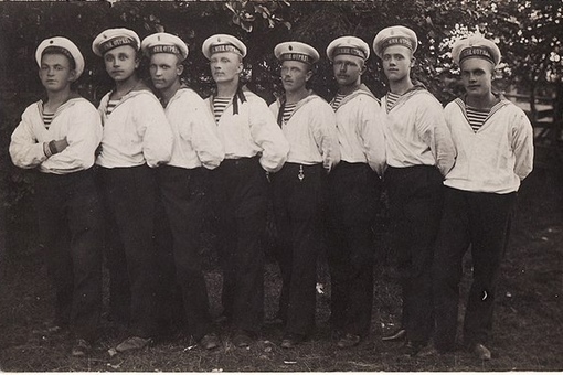 Группа моряков. 1910 г.

 https://historyfact.ru/
Мы в..0