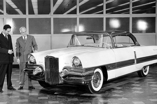 Концепт-кар Packard Request.

Packard Request был создан в 1955-м году дизайнером..4