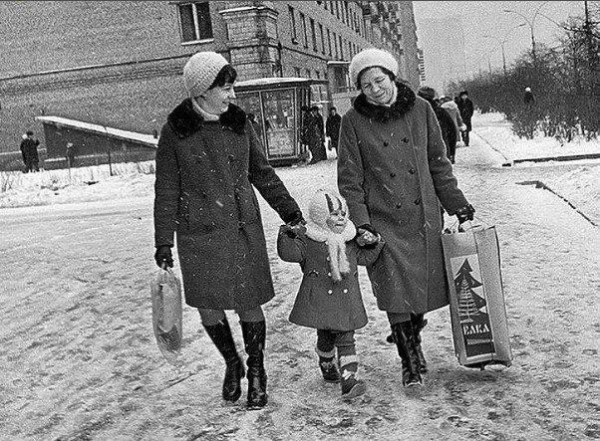 Накануне Нового года. 
1974 г.

..0