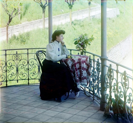 Неизвестная на террасе гостиницы в Лугано, Прокудин-Горский, 1908..0