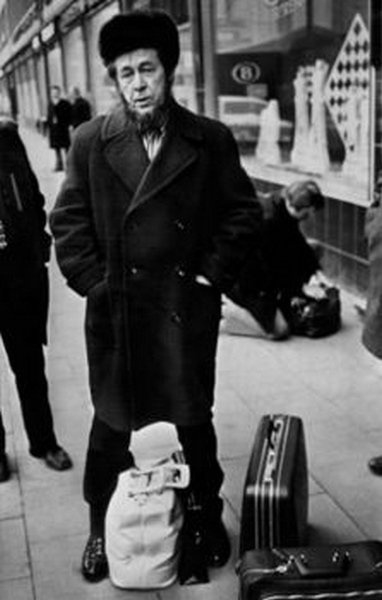 13.02.1974 Александр Солженицын был выслан из СССР (доставлен в ФРГ на..0